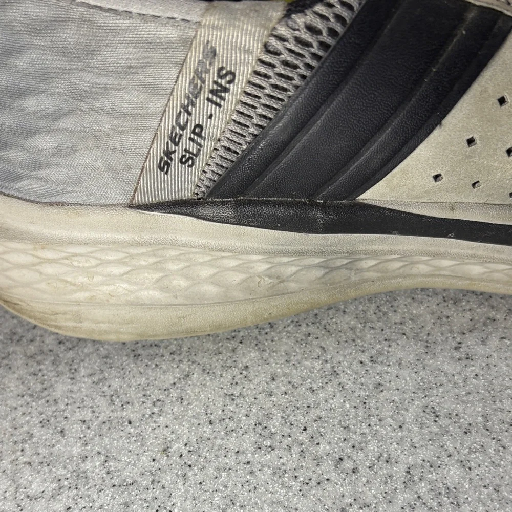 Sketchers slip-in Gray and‎ Black Athletic Sneakers. Size 11. Fc5
